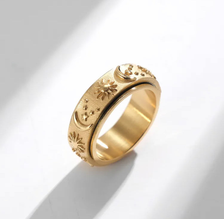 Moon & star spinning ring